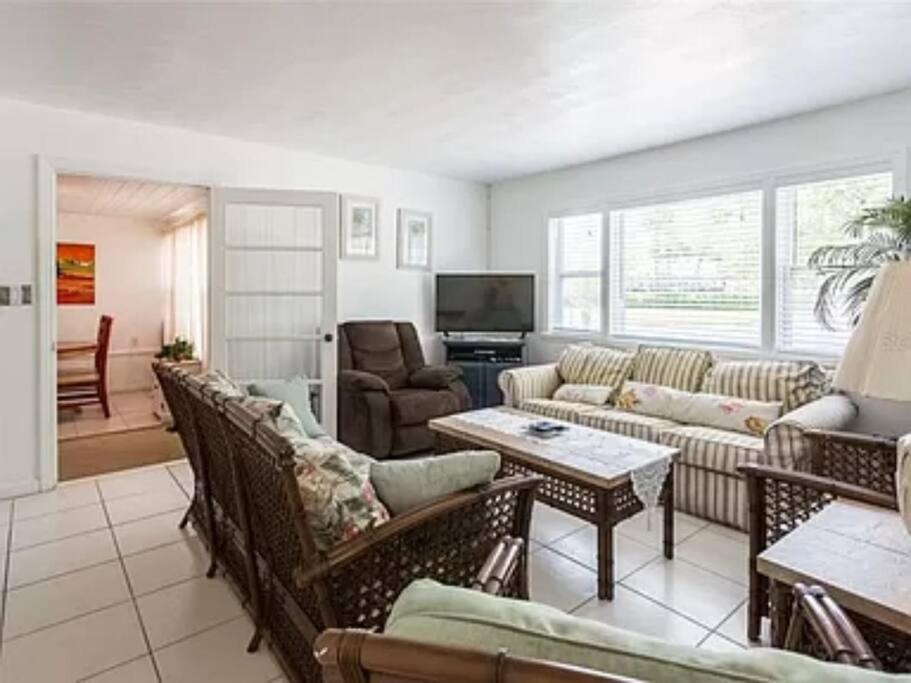 Lovely 1 Bedroom Unit Across From Lido Key Beach Sarasota megye Kültér fotó