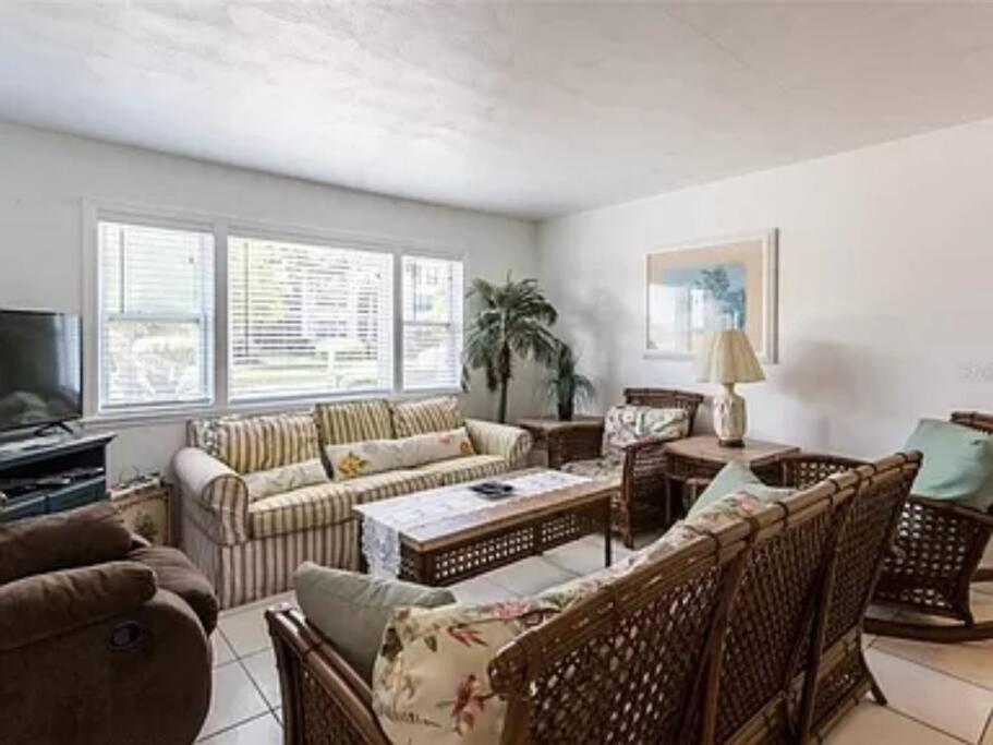Lovely 1 Bedroom Unit Across From Lido Key Beach Sarasota megye Kültér fotó