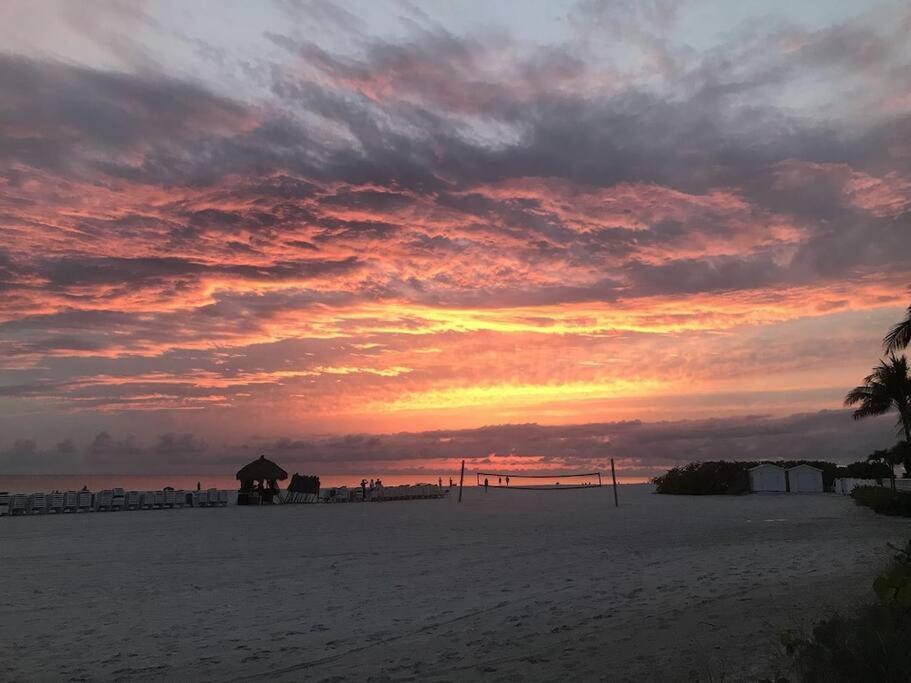 Lovely 1 Bedroom Unit Across From Lido Key Beach Sarasota megye Kültér fotó